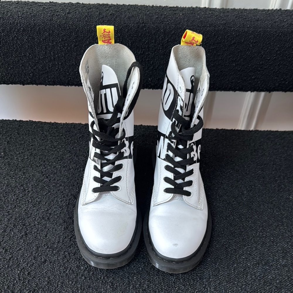 Dr Martens 1490 Sex Pistols Backhand 10-Eye white and Black Boots